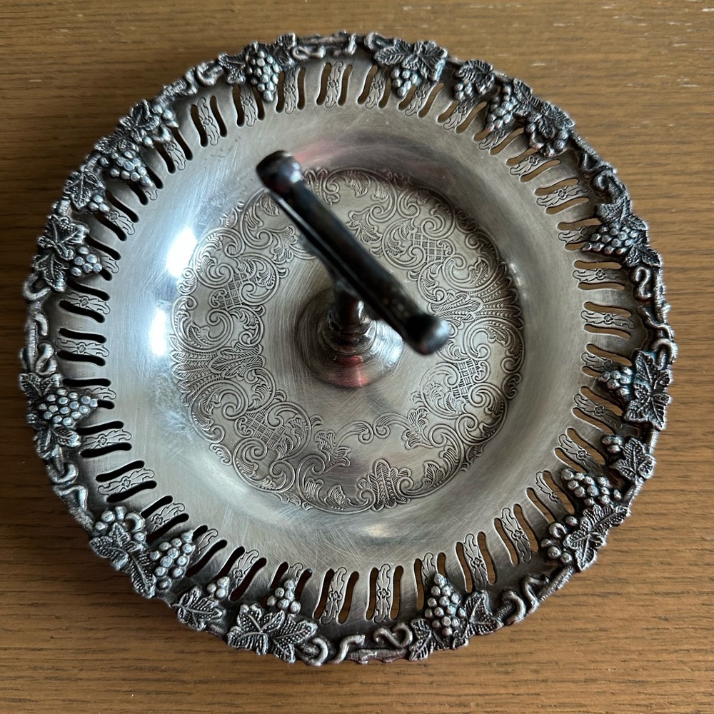 OR Los Old English Reproduction E.P. on copper Elegant Silver Decorative Plate